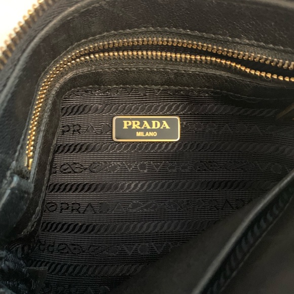 💯 Authentic Prada Nappa Gaufre crossbody purse - Picture 13 of 16